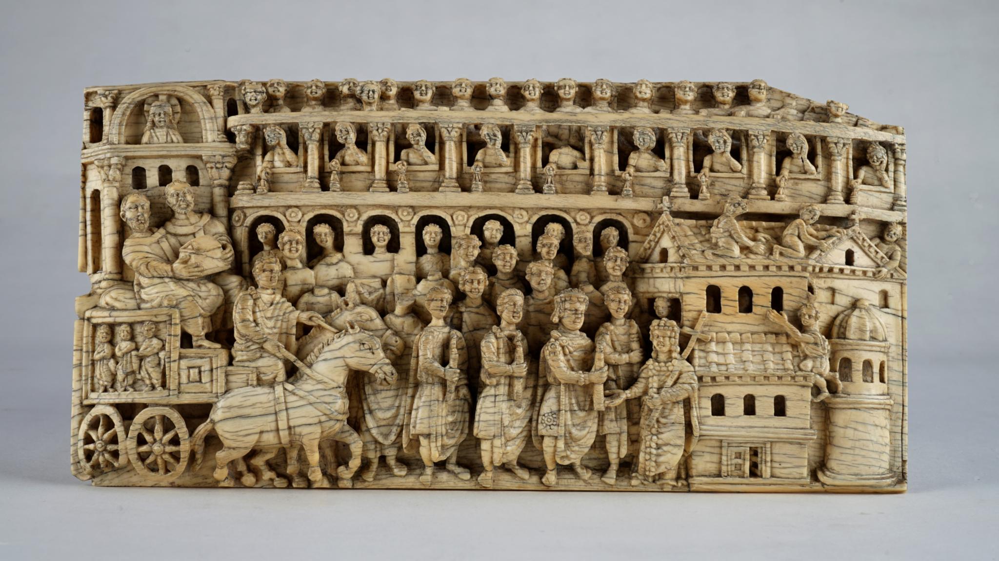 Elfenbeintafel mit Reliquienprozession, Konstantinopel, 5./9. Jahrhundert, Domschatz der Hohen Domkirche Trier