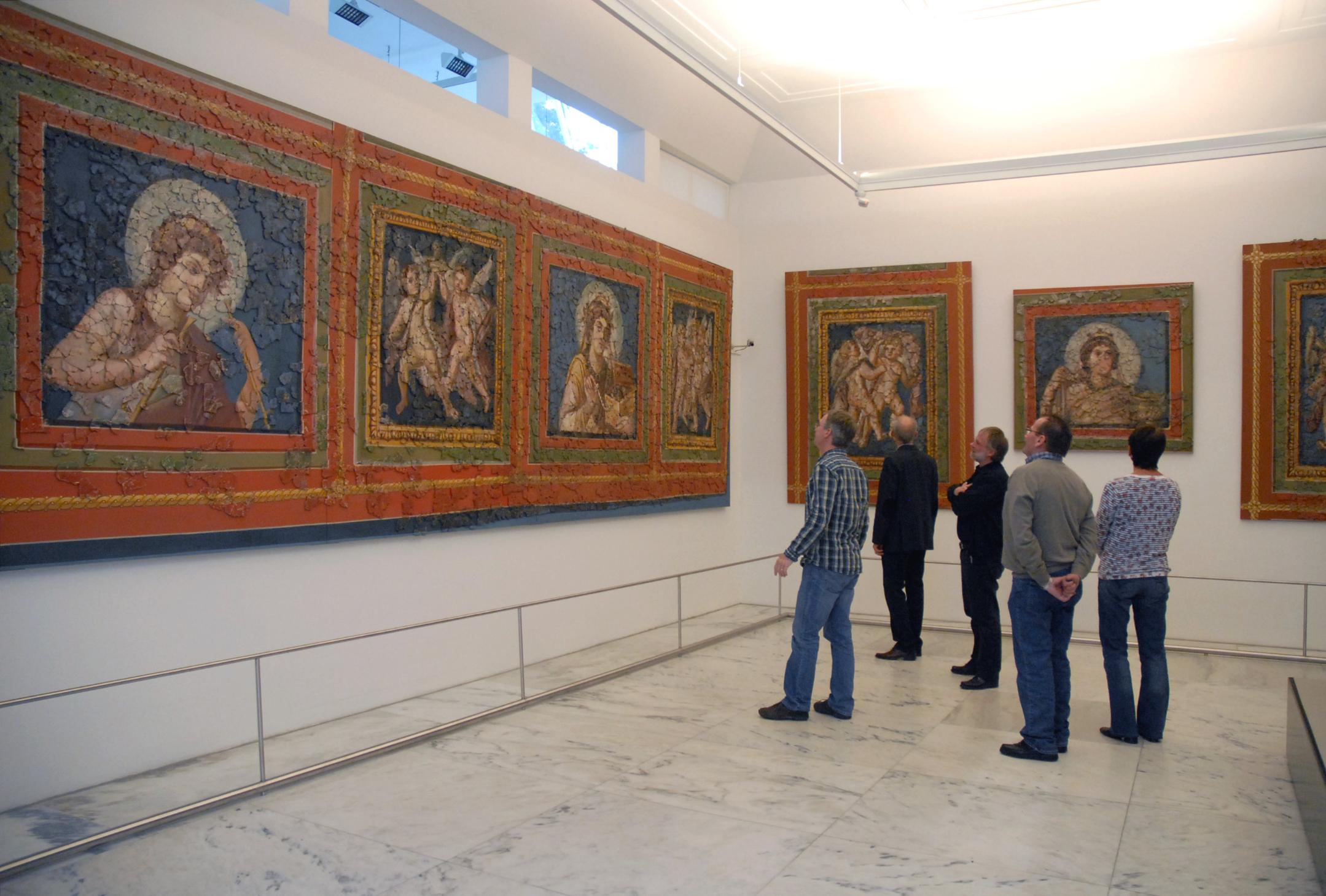 Besucher der konstantinischen Deckenmalerei