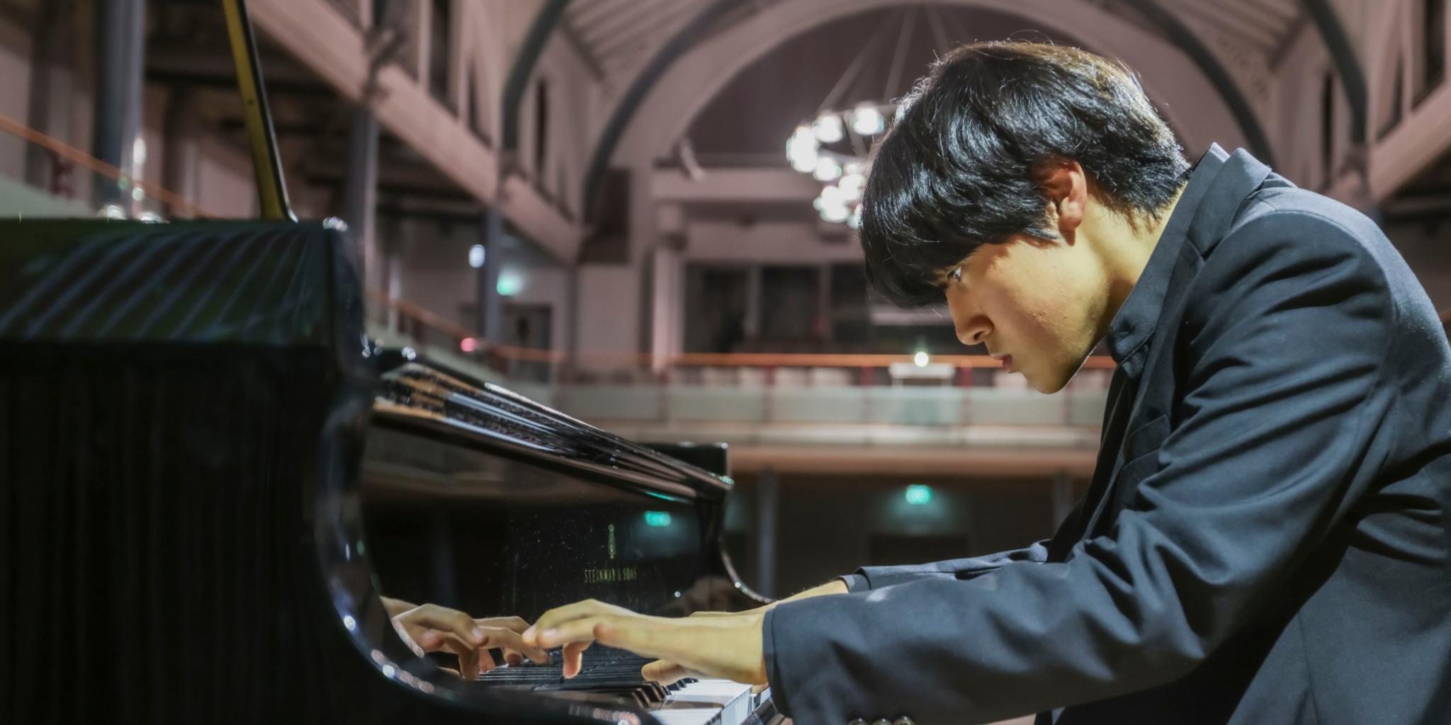 Foto des Pianisten Jeongwoo Lee