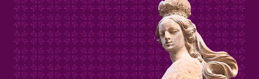 Das Logo des Museums am Dom in Kreuzform ist der Hintergrund von der Statue der Heiligen Helena.