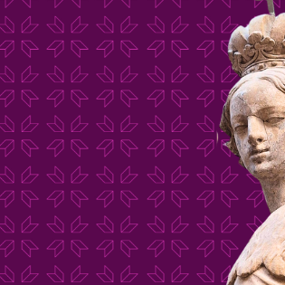 Das Logo des Museums am Dom in Kreuzform ist der Hintergrund von der Statue der Heiligen Helena.