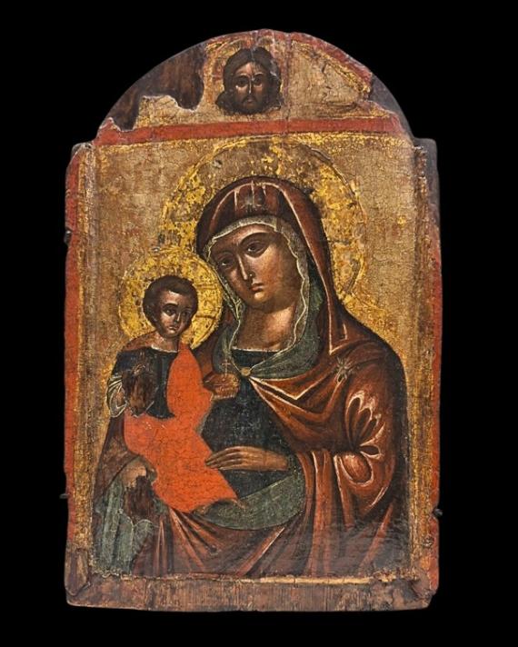Historische christliche Ikone auf Holz: Maria mit Heiligenschein hält das Jesuskind auf dem Arm. Beide Figuren sind frontal dargestellt und von goldfarbenen Hintergründen umgeben. Die Ikone zeigt sichtbare Alterungsspuren und Risse im Holz.