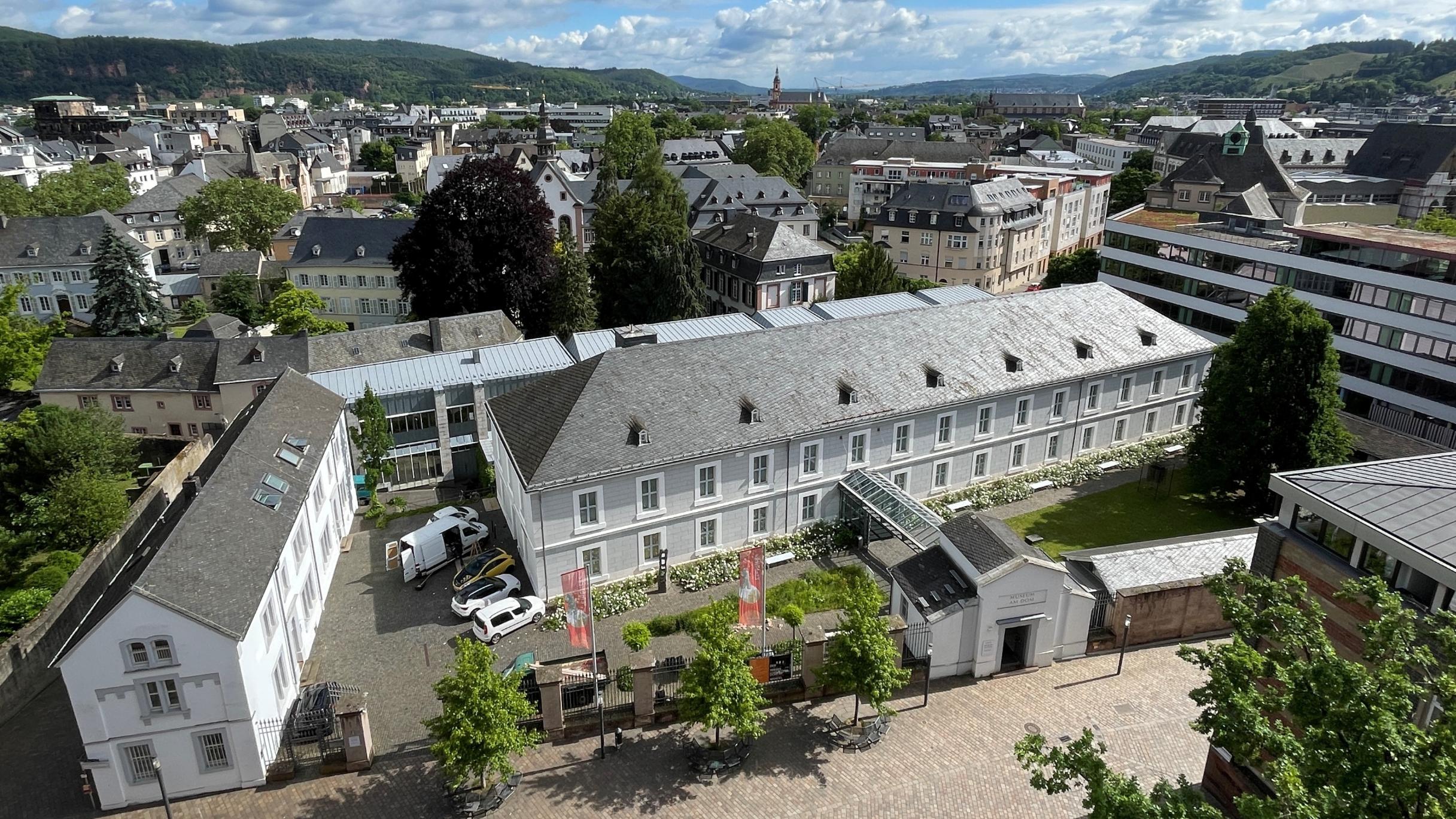 Das Museum am Dom Trier von oben im Sommer.